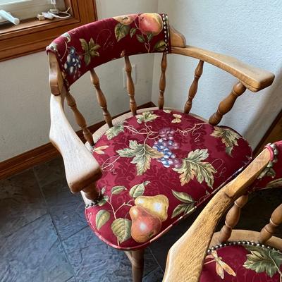 Oak Round table w/ 6 Maple Barrel Chairs