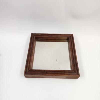 CUTE ACCENT WOOD FRAMED MIRROR