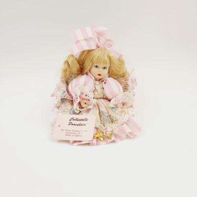 SHOW STOPPER COLLECTABLE PORCELAIN CUTE POSEABLE DOLL