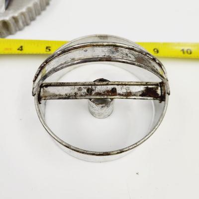 VINTAGE METAL COOKIE CUTTERS