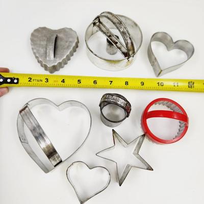 VINTAGE METAL COOKIE CUTTERS