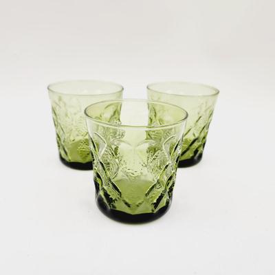 VINTAGE ANCHOR HOCKING AVOCADO COLORED DRINKING GLASSES