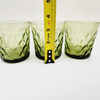 VINTAGE ANCHOR HOCKING AVOCADO COLORED DRINKING GLASSES