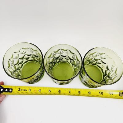 VINTAGE ANCHOR HOCKING AVOCADO COLORED DRINKING GLASSES