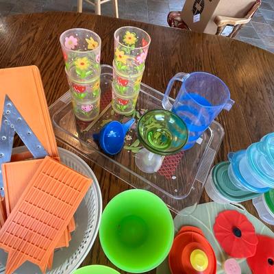 Large lot of plastic kitchenware