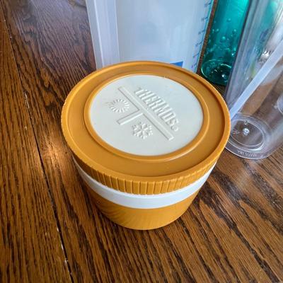 Lot of plastic Drink ware
