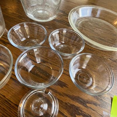 Lot of assorted glassware