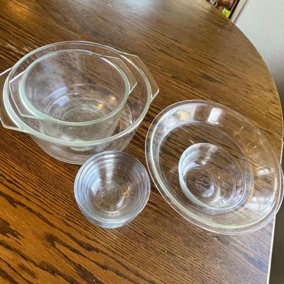 Lot of assorted glassware