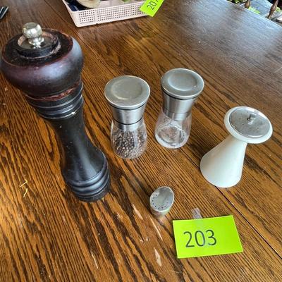 Lot of shakers