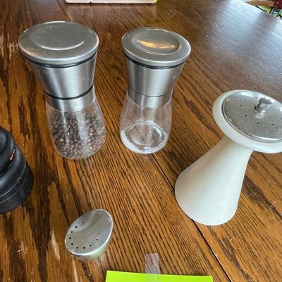 Lot of shakers