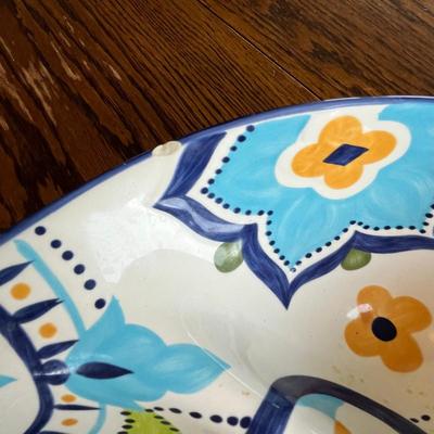 Lot of serving pieces