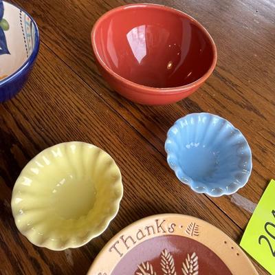 Lot of serving pieces