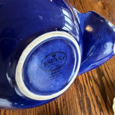 Lot of serving pieces