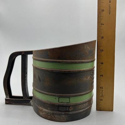 Vintage Sift-Chine Tin Metal Green Stripes Flour Sifter Rustic Kitchen Tool
