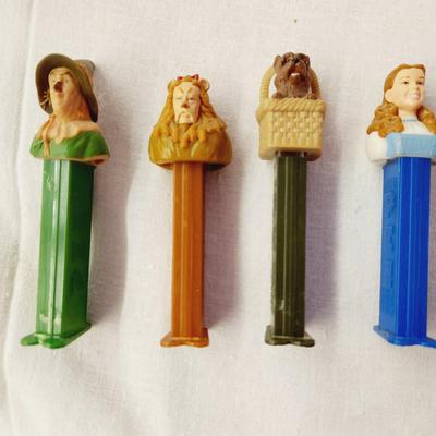 6 PC WIZARD OF OF PEZ COLLECTIBLES