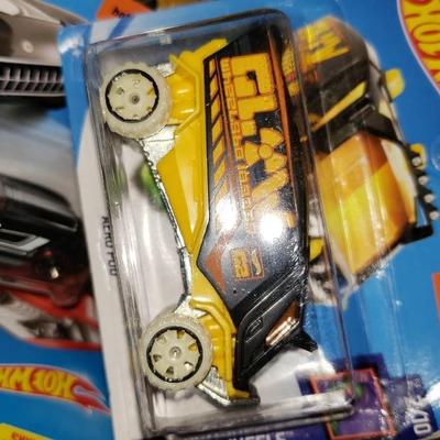 30 hot wheels cars new in package