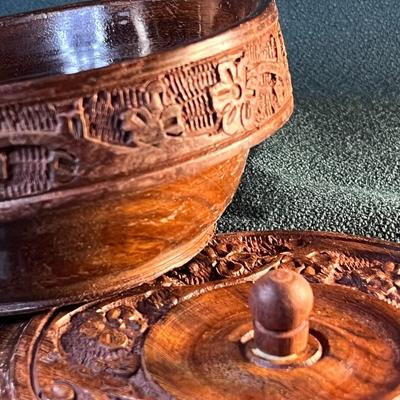 WOODEN RITUAL BOWL WITH CARVED LID