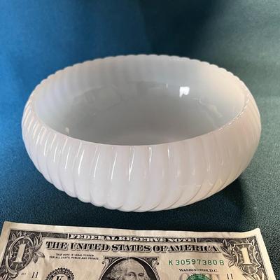 OPAQUE MILK GLASS SWIRLED RIBBED BOWL