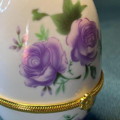 DECORATIVE PORCELAIN EGG HINGED BOX FLORAL DESIGN 