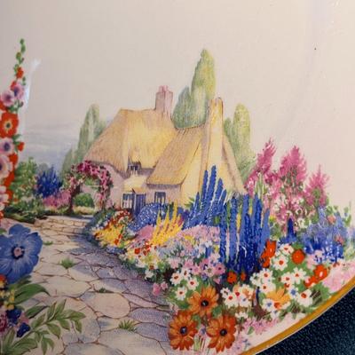 HAMPTON POTTERY COLORFUL COTTAGE DESIGN PLATE