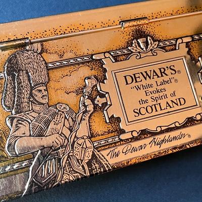 DEWARS SCOTLAND BAGPIPERS TIN