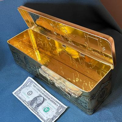 DEWARS SCOTLAND BAGPIPERS TIN