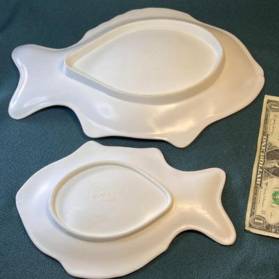 FISH PLATES x2 PRETTY BLUE & WHITE â€œMELAMINE WEARâ€