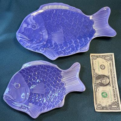 FISH PLATES x2 PRETTY BLUE & WHITE â€œMELAMINE WEARâ€