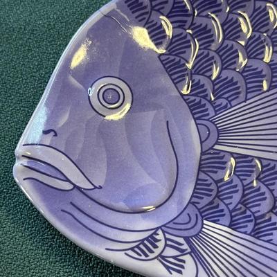 FISH PLATES x2 PRETTY BLUE & WHITE â€œMELAMINE WEARâ€