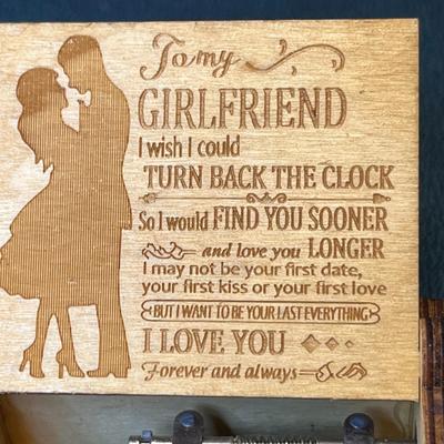 INTRICATE DESIGN MUSIC BOX â€œYOU ARE MY SUNSHINEâ€ TUNE