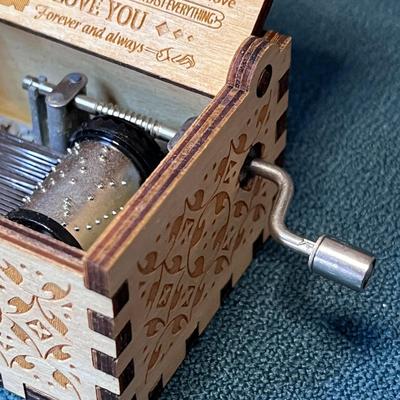 INTRICATE DESIGN MUSIC BOX â€œYOU ARE MY SUNSHINEâ€ TUNE