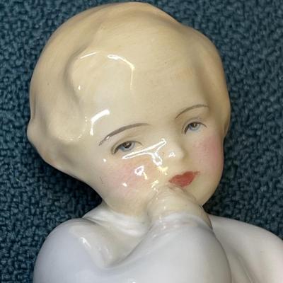 ROYAL DOULTON FIGURAL â€œDARLINGâ€ SLEEPY CHILD