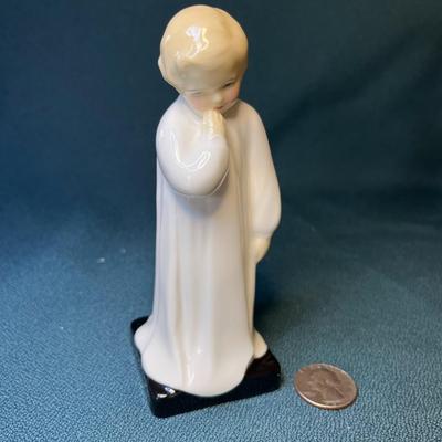 ROYAL DOULTON FIGURAL â€œDARLINGâ€ SLEEPY CHILD