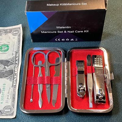 SHINY NEW MANICURE KIT IN TRAVEL CASE