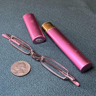 VERY SKINNY TRAVEL READERS IN PROTECTIVE TUBE +2.00