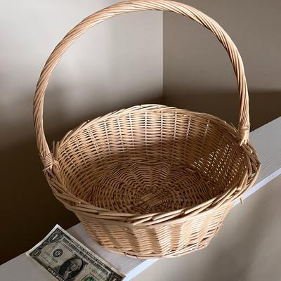 TYPICAL WOVEN BASKET WITH HANDLE LIGHT NATURAL COLOR