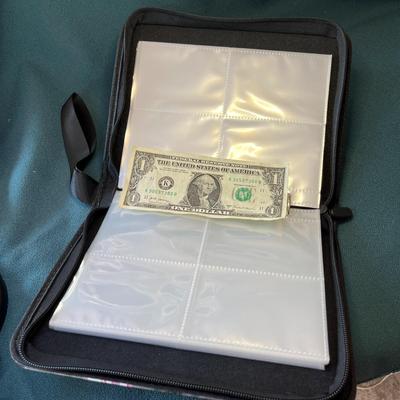 NEW COLLECTOR CARD BINDER NEVER USED ZIPPER CLOSURE
