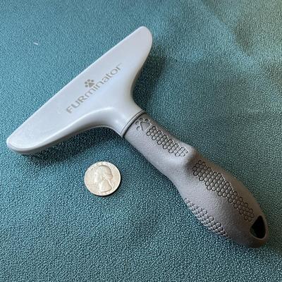 PET GROOMER COMB â€œFURMINATORâ€ ERGONOMIC GRIP