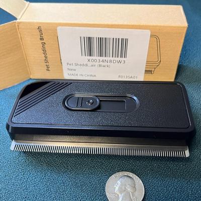 PET SHEDDING BRUSH w/ 2 COMBS- FINE OR SAWTOOTH