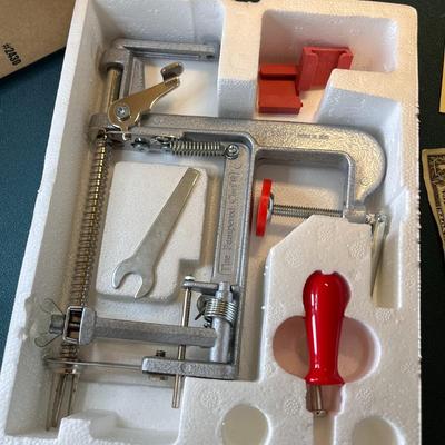 OLD STYLE APPLE PEELER BY PAMPERED CHEF