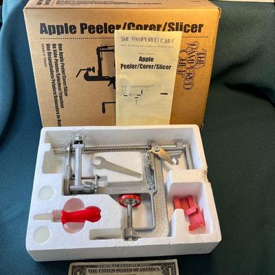OLD STYLE APPLE PEELER BY PAMPERED CHEF