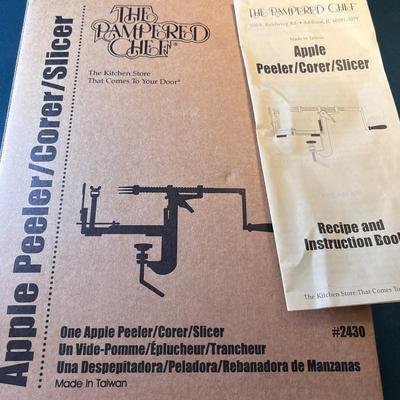 OLD STYLE APPLE PEELER BY PAMPERED CHEF