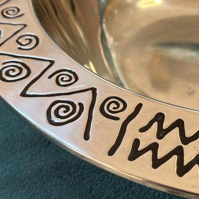 LARGE WILTON DECORATIVE ALUMINUM FRUIT BOWL