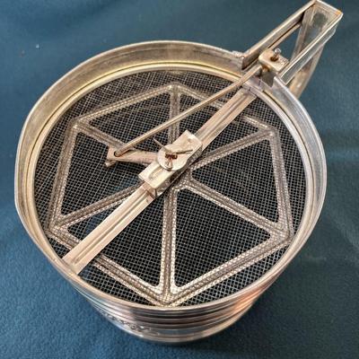 OLD STYLE FLOUR SIFTER HEAVY DUTY TYPE