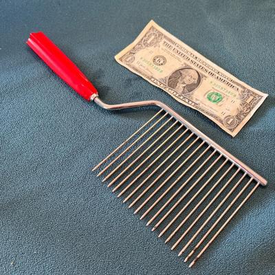 OLD FASHIONED CAKE CUTTER CHERRY BAKELITE HANDLE