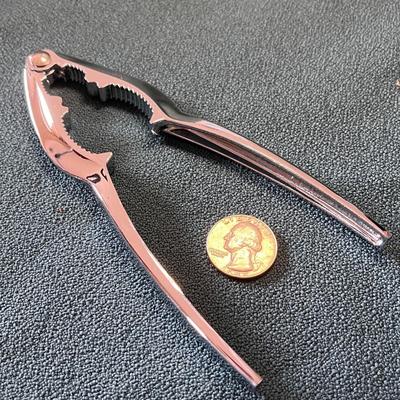 STYLINâ€™ SLEEK NUTCRACKER SHINY CHROME-LIKE FINISH