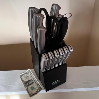 OSTER 13 PC. KNIFE SET IN BLACK WOODEN BLOCK 