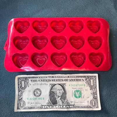 RED SILICONE HEART CANDY MOLD HOLDS 15 CANDIES