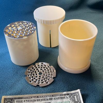 HAND KITCHEN GRATER 2 BLADES TWIST AND GRATE!