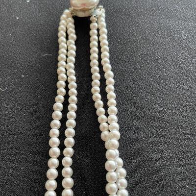 THREE FAUX PEARL NECKLACES WITH BROOCH